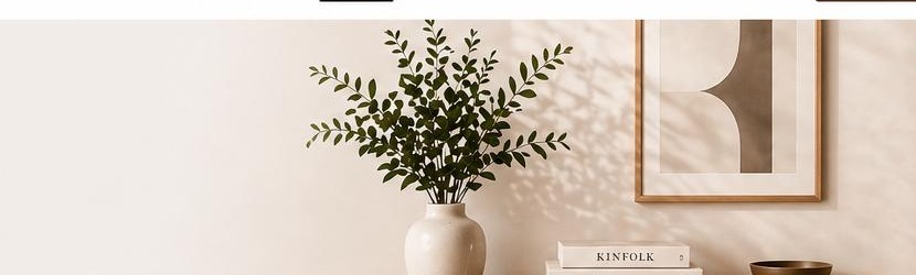 Birou cu vază, plantă, cărți și tablou abstract